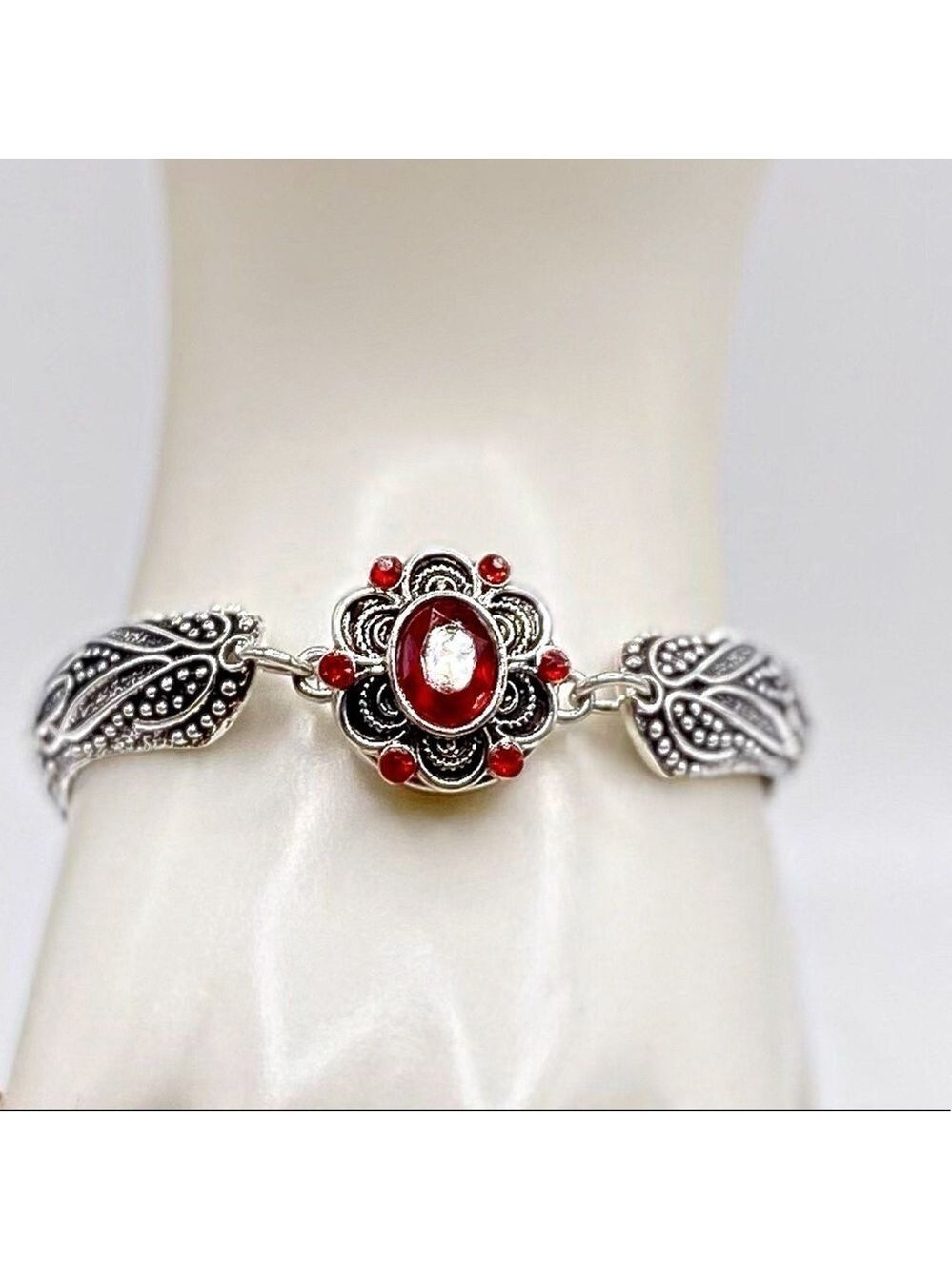 Vintage Style Snap Jewelry Bracelet Ginger Snap w/ Red stone Great Gift NWT